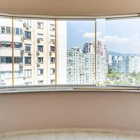 4 Bedroom Center 아파트