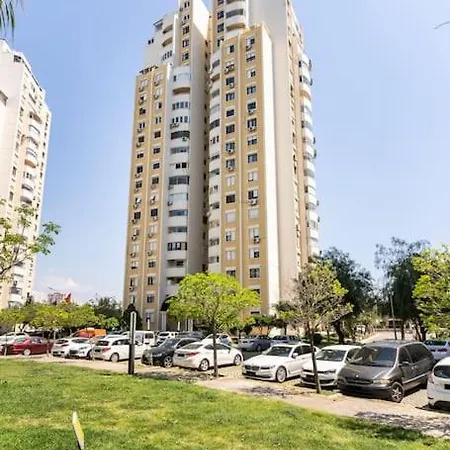 4 Bedroom Center 아파트