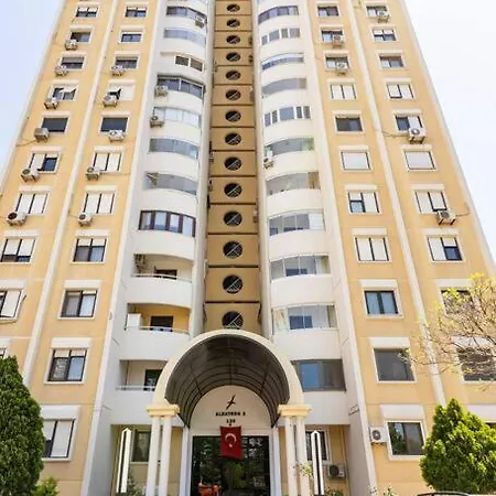 4 Bedroom Center Διαμέρισμα Σμύρνη